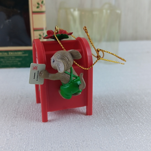 Vintage 80s Enesco Special Delivery Mouse mailing letter mail box Red post box - Picture 4 of 12